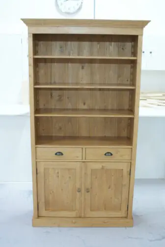 Grenen boekenkast Delft