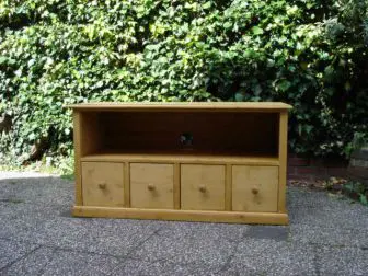 Tv meubel geloogd grenen