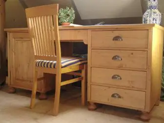 geloogd grenen bureau