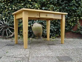 geloogd grenen tafel