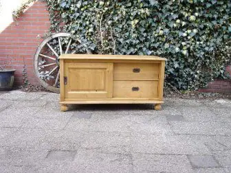 Geloogd grenen tv meubel schuifdeur