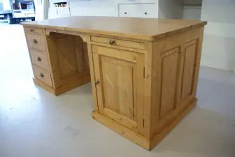 grenen bureau bossing gepaneeld