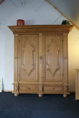antiek grenen barok kast