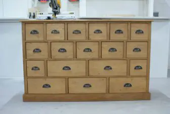 Grenen apothekerskast