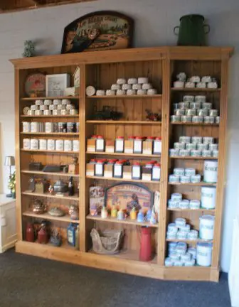 grenen boekenkast showroom