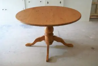 Grenen kolompoot tafel