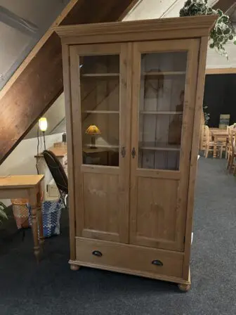 houten vitrinekast