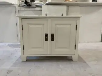 Witte commode met deuren