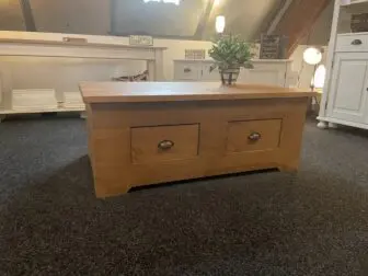 grenen kisttafel showroom