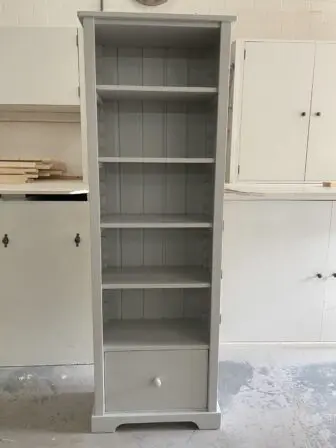 smalle boekenkast met lade