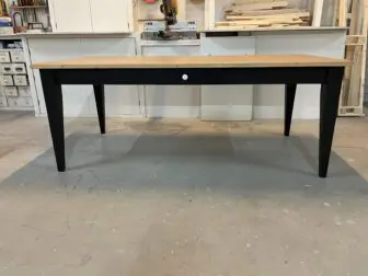 massief houten tafel