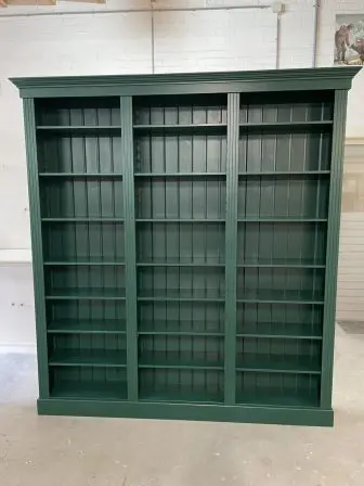Boekenkast open