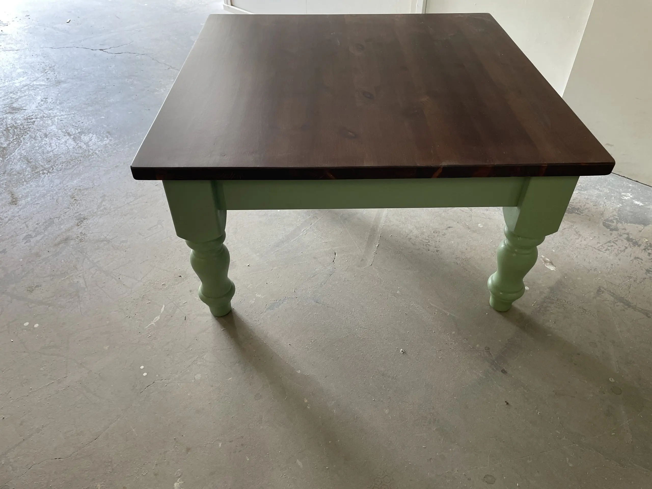 zijaanzicht landelijke houten salontafel