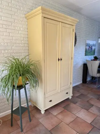 klassieke tweedeurskast