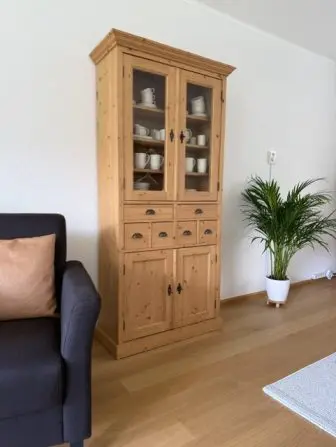 vitrinekast in woonkamer