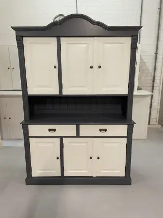 buffetkast met gebogen kroonlijst