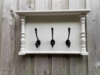 Brocante kapstok met zuiltjes