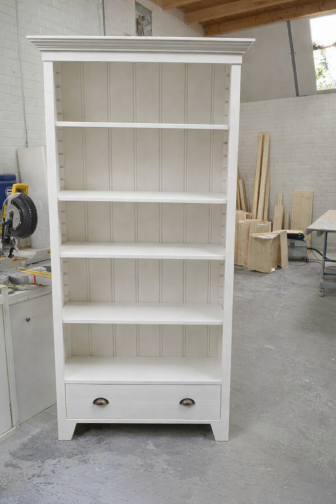 Wit houten boekenkast Emmen
