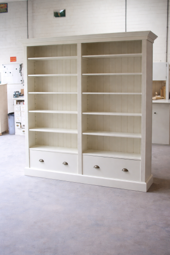 White wash boekenkast