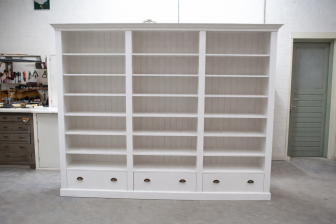 White wash boekenkast Assen