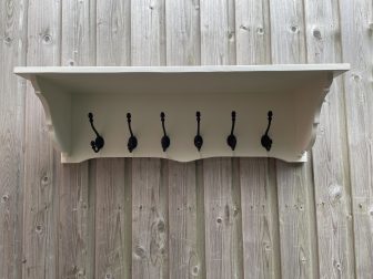 Landelijke wandkapstok wit