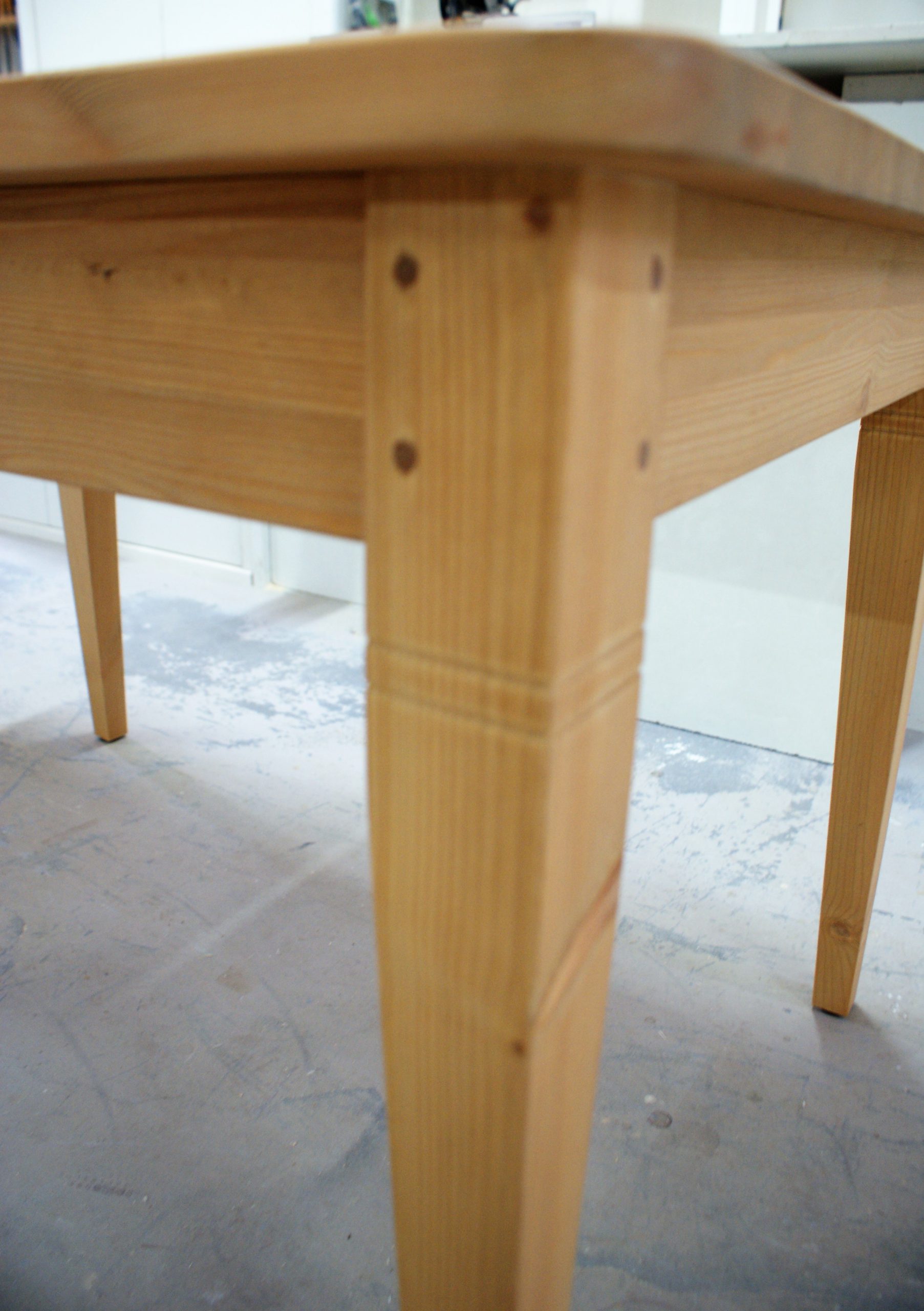Oneerlijk Achteruit patroon Kleine grenen tafel | Grenenhoeve | Maatwerk in tafels