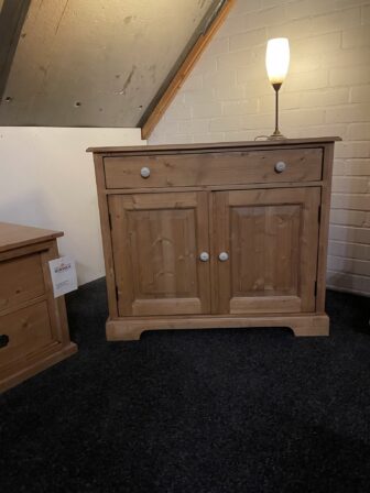 commode hout showroom