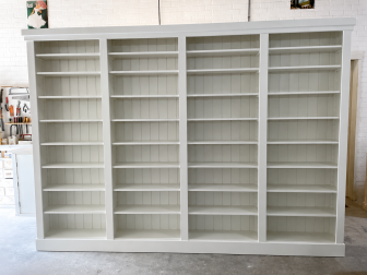witte open boekenkast