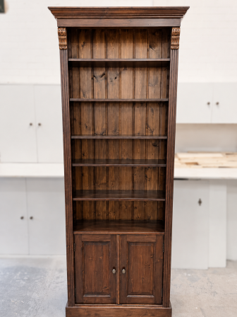 Koloniale boekenkast