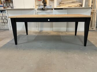 massief houten tafel